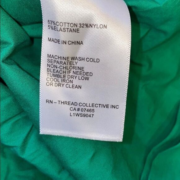 Laundry high neck and low back ruffle trim kelly green blouse | Sz S - Picture 6 of 7